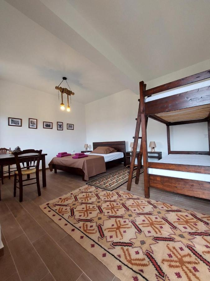 Guest House Gorani Berat Exterior photo